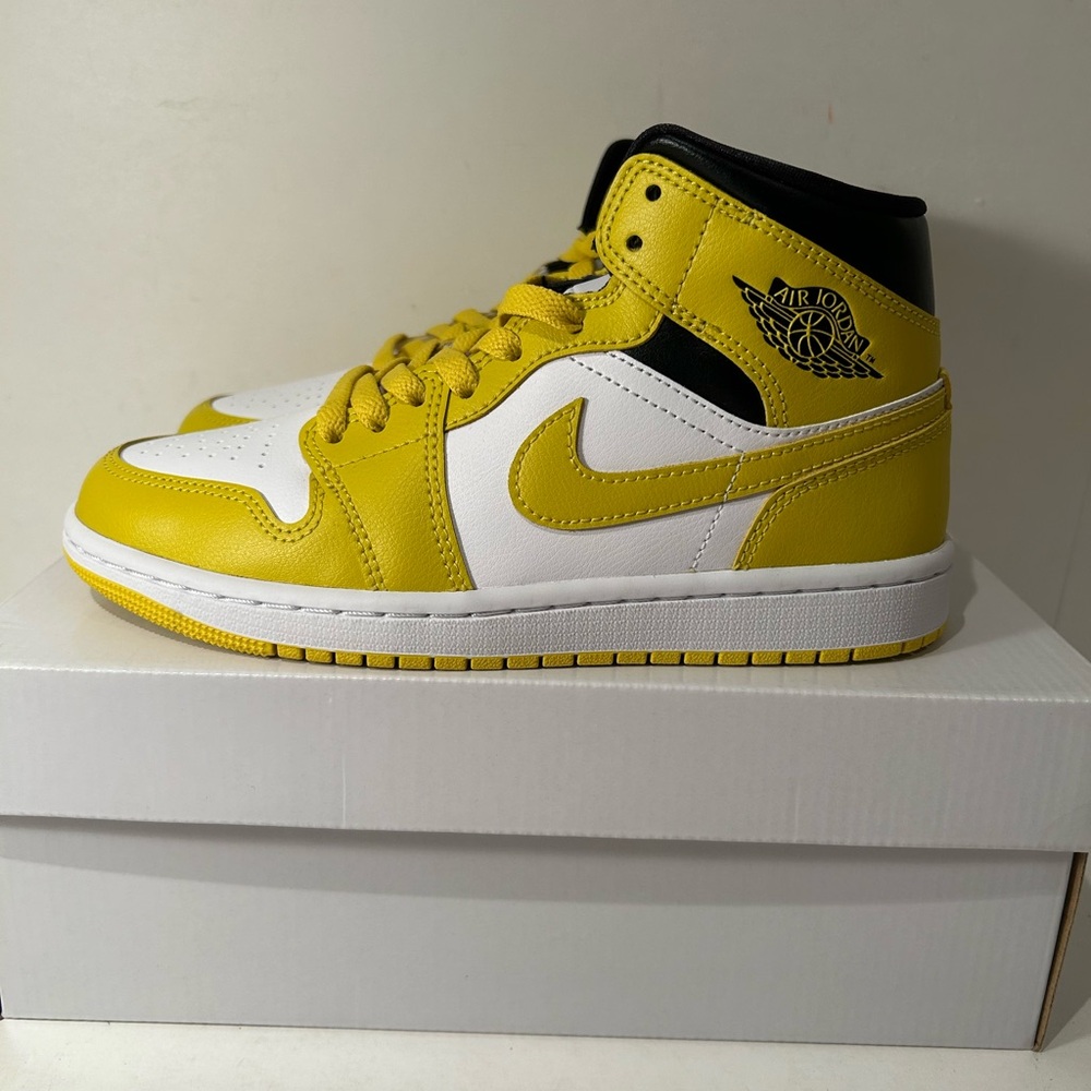 Jordan 1 Mid Vivid Sulfur Yellow